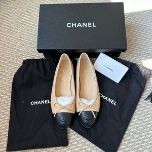 Chanel nude/black cap toe ballerinas 37.5 C